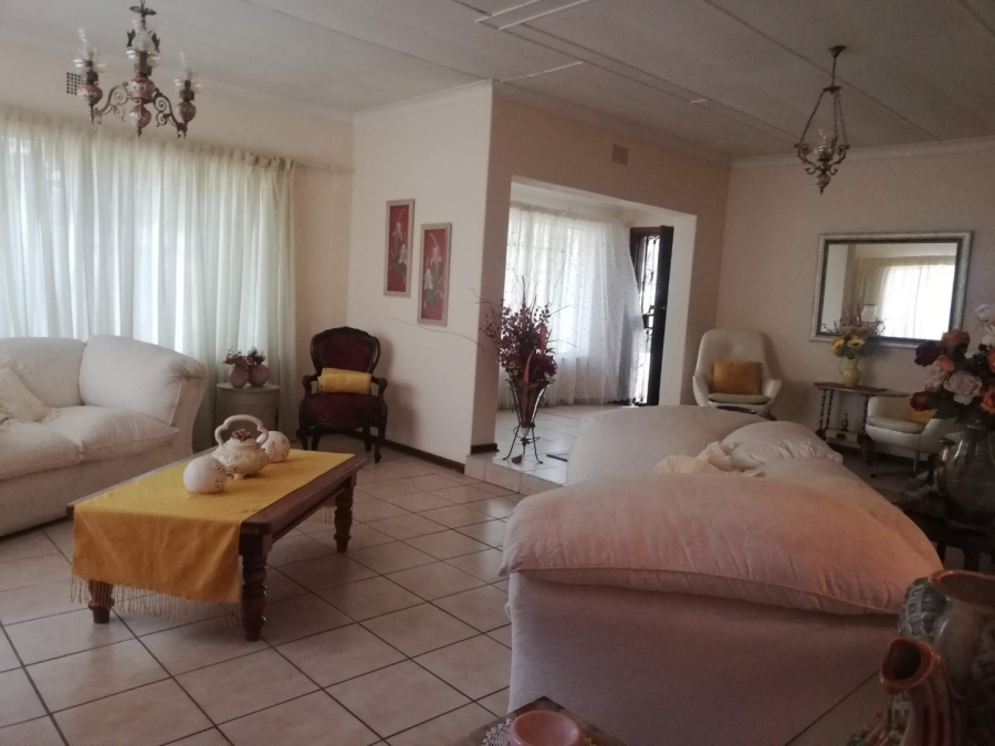 To Let 3 Bedroom Property for Rent in Flamwood North West